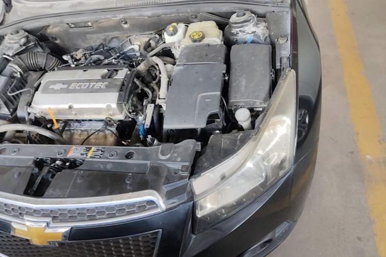 Used Chevrolet Cruze 2012 1.6L SE MT Engine Bay Left