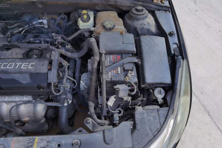 Used Chevrolet Cruze 2012 1.6L SL MT Engine Bay Left