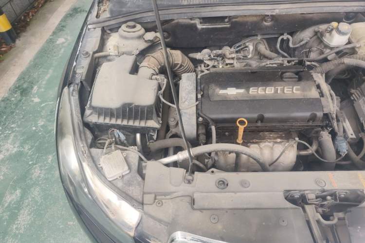 Used Chevrolet Cruze 2012 1.6L SE MT Engine Bay Right