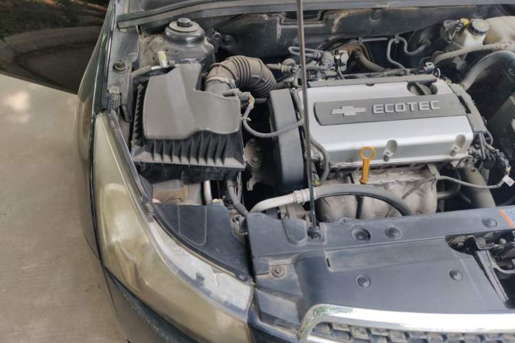 Used Chevrolet Cruze 2012 1.6L SL MT Engine Bay Right