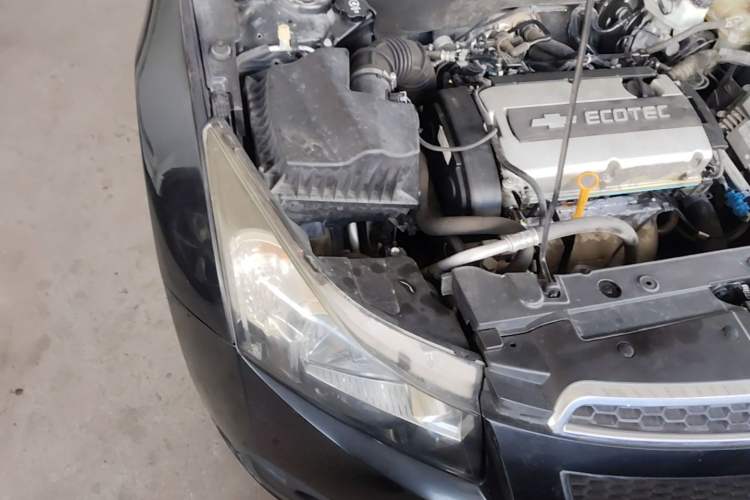 Used Chevrolet Cruze 2012 1.6L SE MT Engine Bay Right