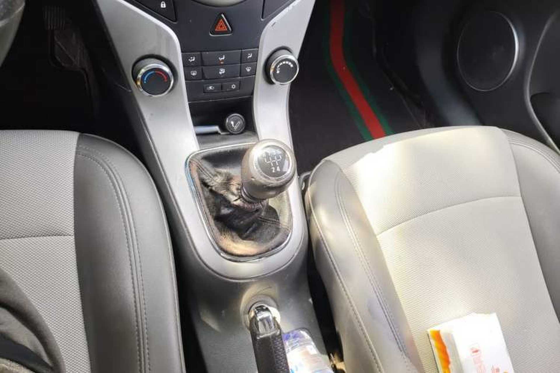 Used Chevrolet Cruze 2012 1.6L SE MT Gear Lever