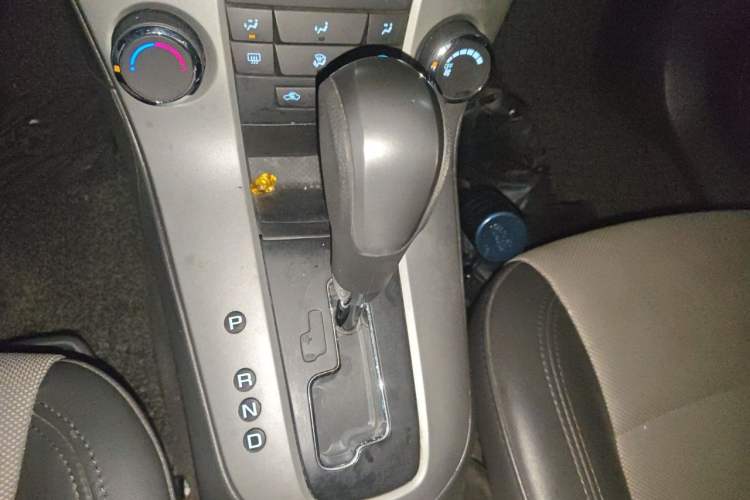 Used Chevrolet Cruze 2012 1.8L SE AT Gear Lever