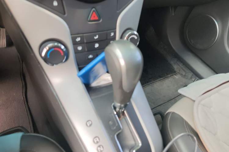 Used Chevrolet Cruze 2012 1.8L SE AT Gear Lever