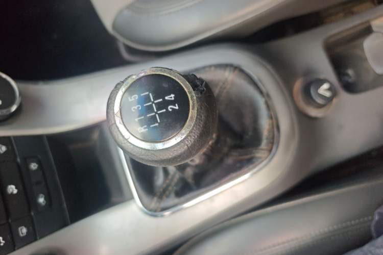 Used Chevrolet Cruze 2012 1.6L SE MT Gear Lever