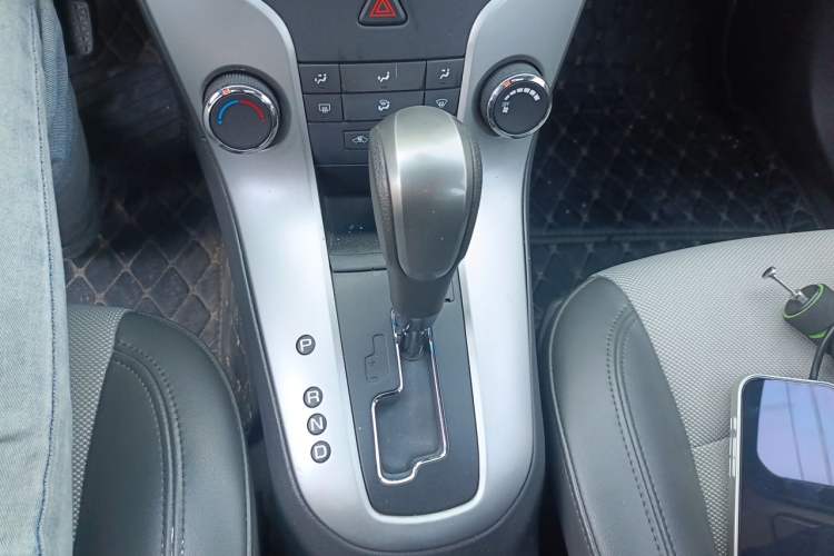Used Chevrolet Cruze 2012 1.8L SE AT Gear Lever