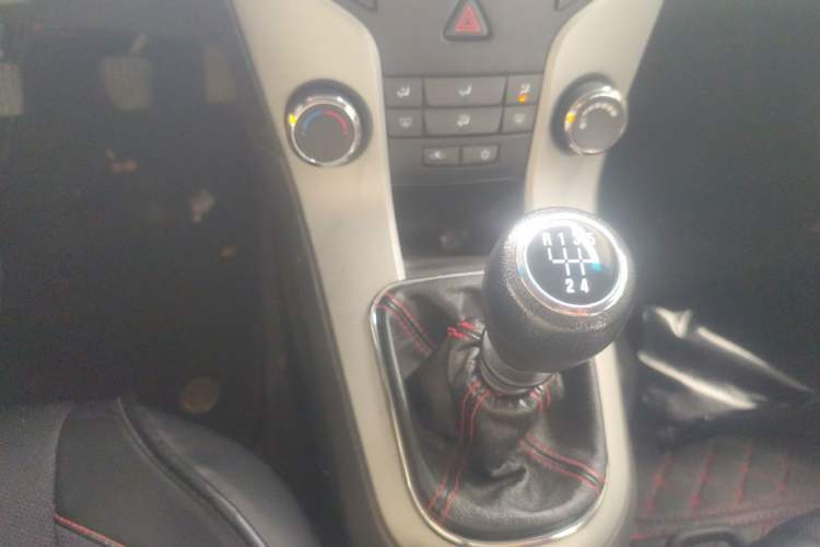 Used Chevrolet Cruze 2012 1.6L SE MT Gear Lever