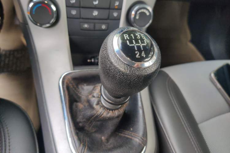 Used Chevrolet Cruze 2012 1.6L SL MT Gear Lever