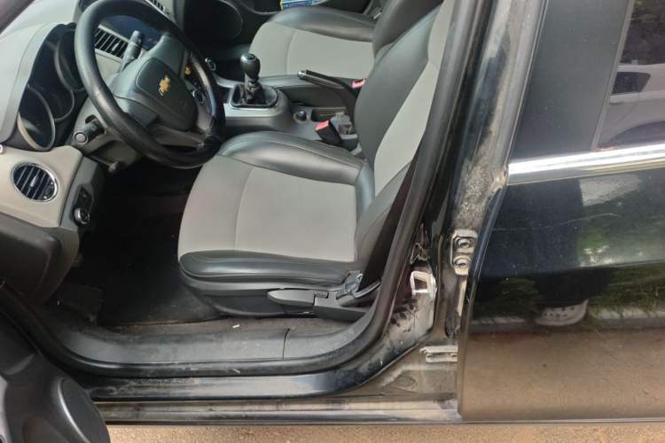 Used Chevrolet Cruze 2012 1.6L SE MT Left Front Seat
