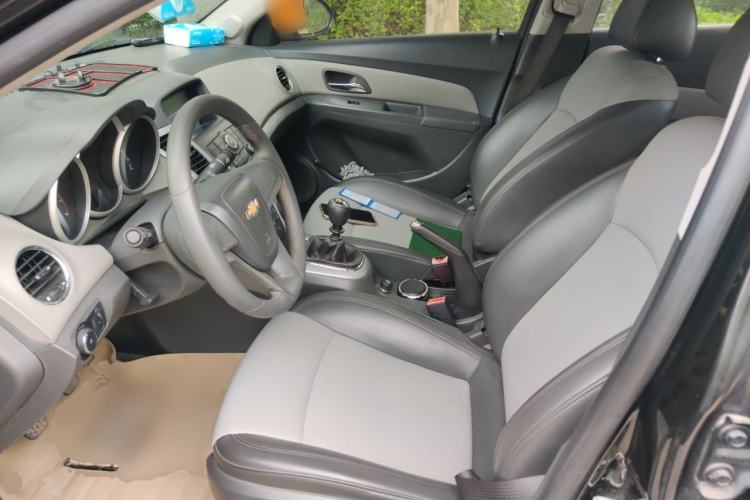 Used Chevrolet Cruze 2012 1.6L SL MT Left Front Seat