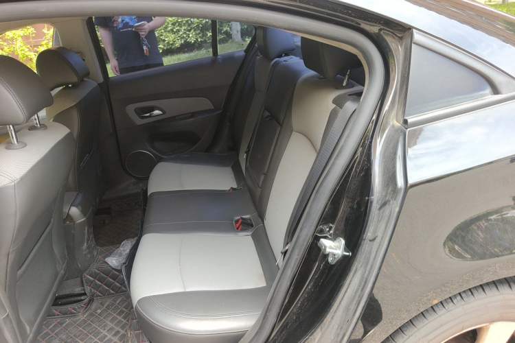 Used Chevrolet Cruze 2012 1.6L SE MT Left Rear Seat