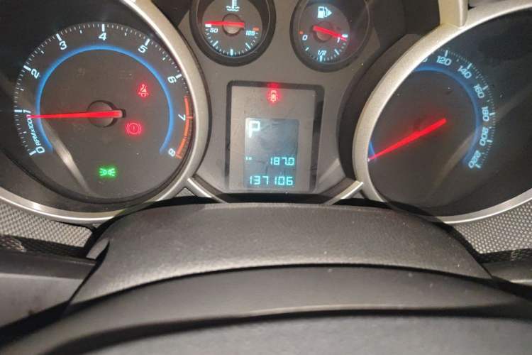 Used Chevrolet Cruze 2012 1.8L SE AT Odometer Close Up