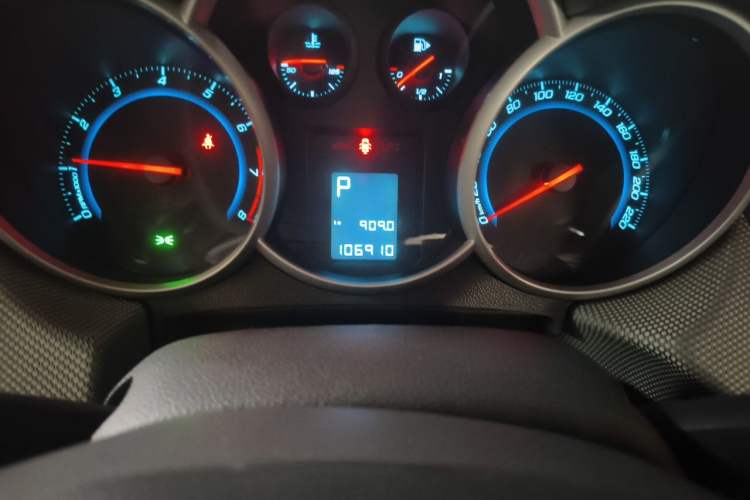 Used Chevrolet Cruze 2012 1.8L SE AT Odometer Close Up