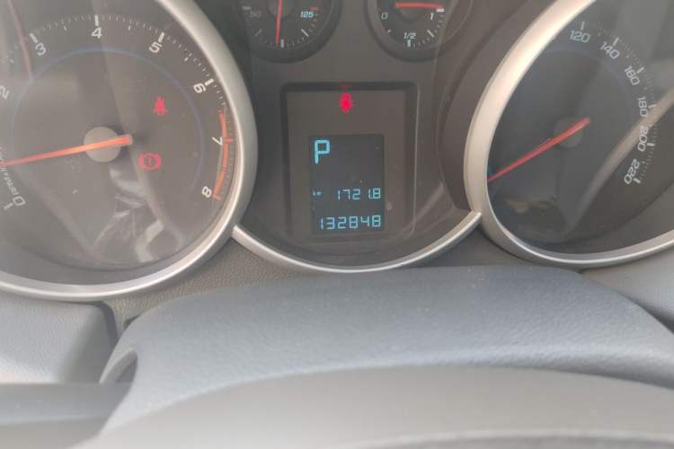 Used Chevrolet Cruze 2012 1.6L SL Grand Edition Automatic Odometer Close Up