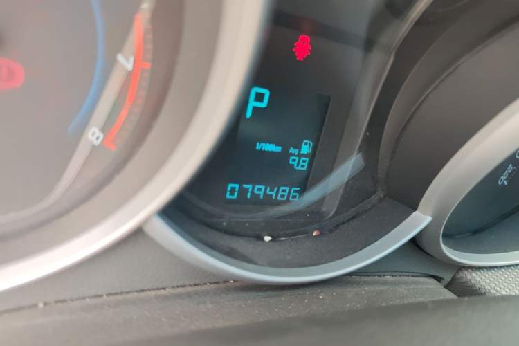 Used Chevrolet Cruze 2012 1.8L SE AT Odometer Close Up