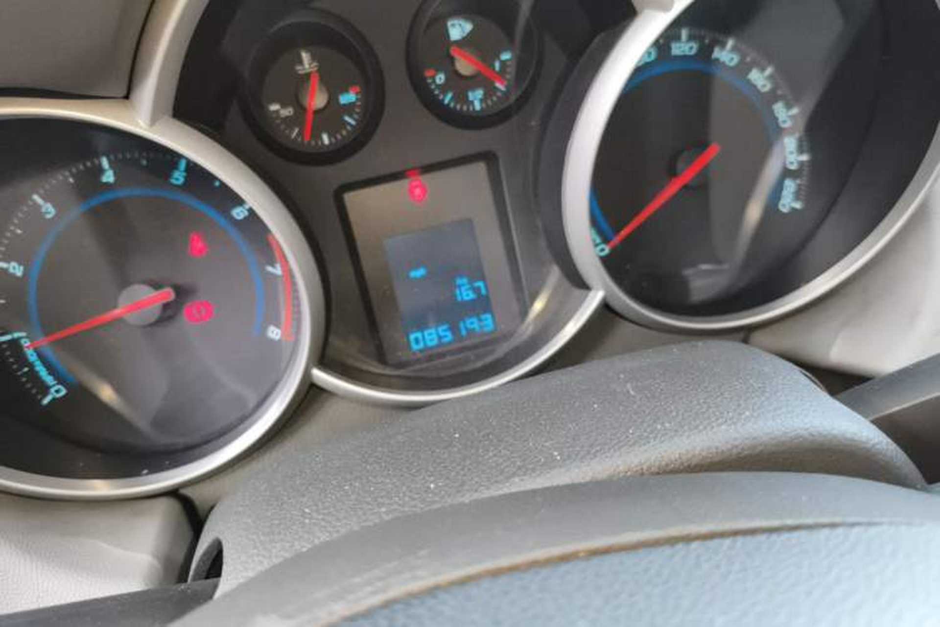 Used Chevrolet Cruze 2012 1.6L SL Grand Edition Manual Transmission Odometer Close Up