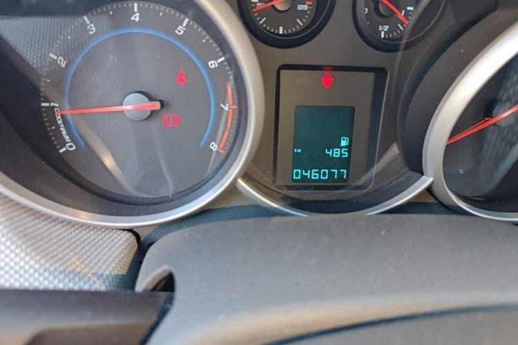 Used Chevrolet Cruze 2012 1.6L SE MT Odometer Close Up