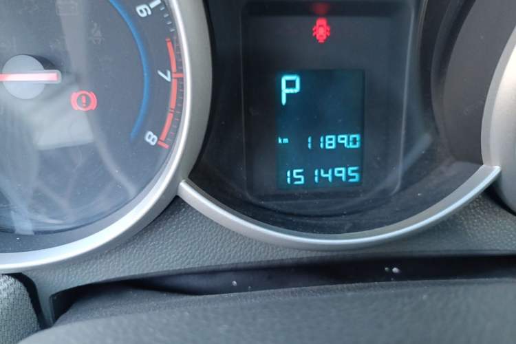 Used Chevrolet Cruze 2012 1.8L SE AT Odometer Close Up