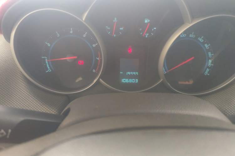 Used Chevrolet Cruze 2012 1.6L SE MT Odometer Close Up
