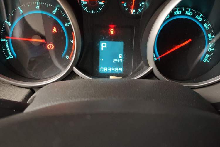 Used Chevrolet Cruze 2012 1.6L SL Grand Edition Automatic Odometer Close Up