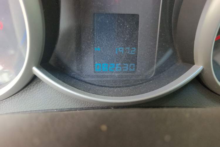 Used Chevrolet Cruze 2012 1.6L SE MT Odometer Close Up