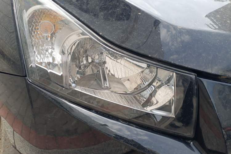 Used Chevrolet Cruze 2012 1.6L SE MT Right Front Headlight