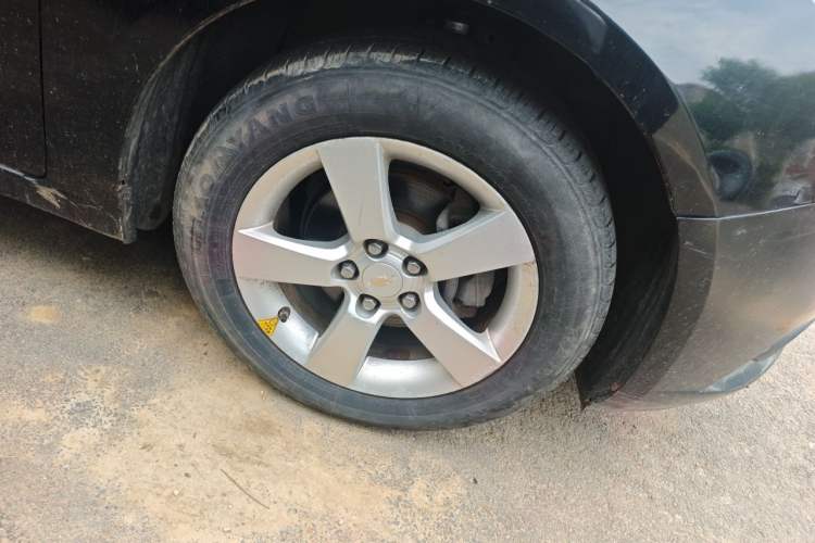 Used Chevrolet Cruze 2012 1.6L SE MT Right Front Wheel Hub