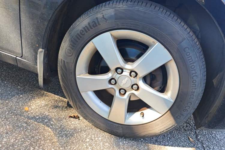 Used Chevrolet Cruze 2012 1.6L SE MT Right Front Wheel Hub