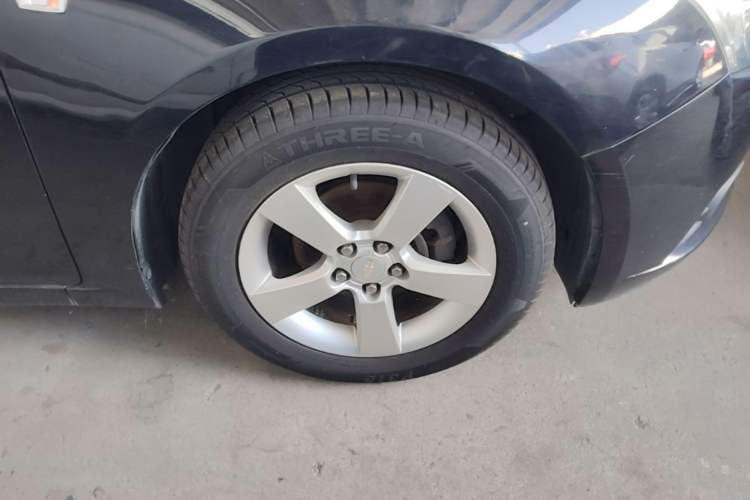 Used Chevrolet Cruze 2012 1.6L SE MT Right Front Wheel Hub