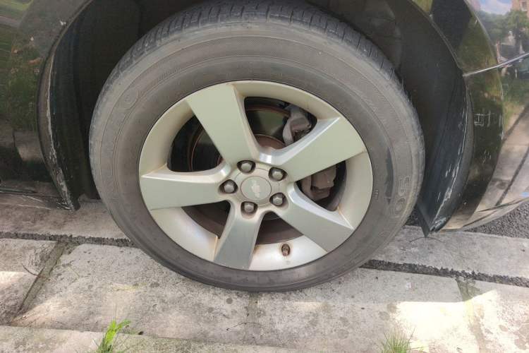 Used Chevrolet Cruze 2012 1.6L SE MT Right Front Wheel Hub