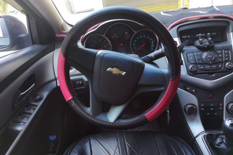 Used Chevrolet Cruze 2012 1.6L SL MT Steering Wheel