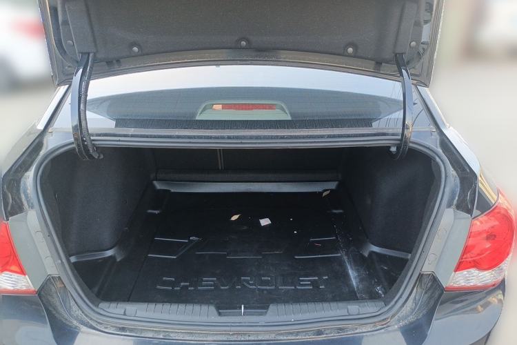 Used Chevrolet Cruze 2012 1.8L SE AT Trunk