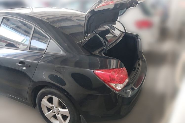 Used Chevrolet Cruze 2012 1.6L SE MT Trunk