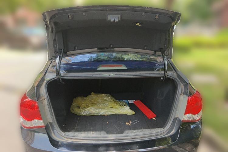 Used Chevrolet Cruze 2012 1.6L SE MT Trunk