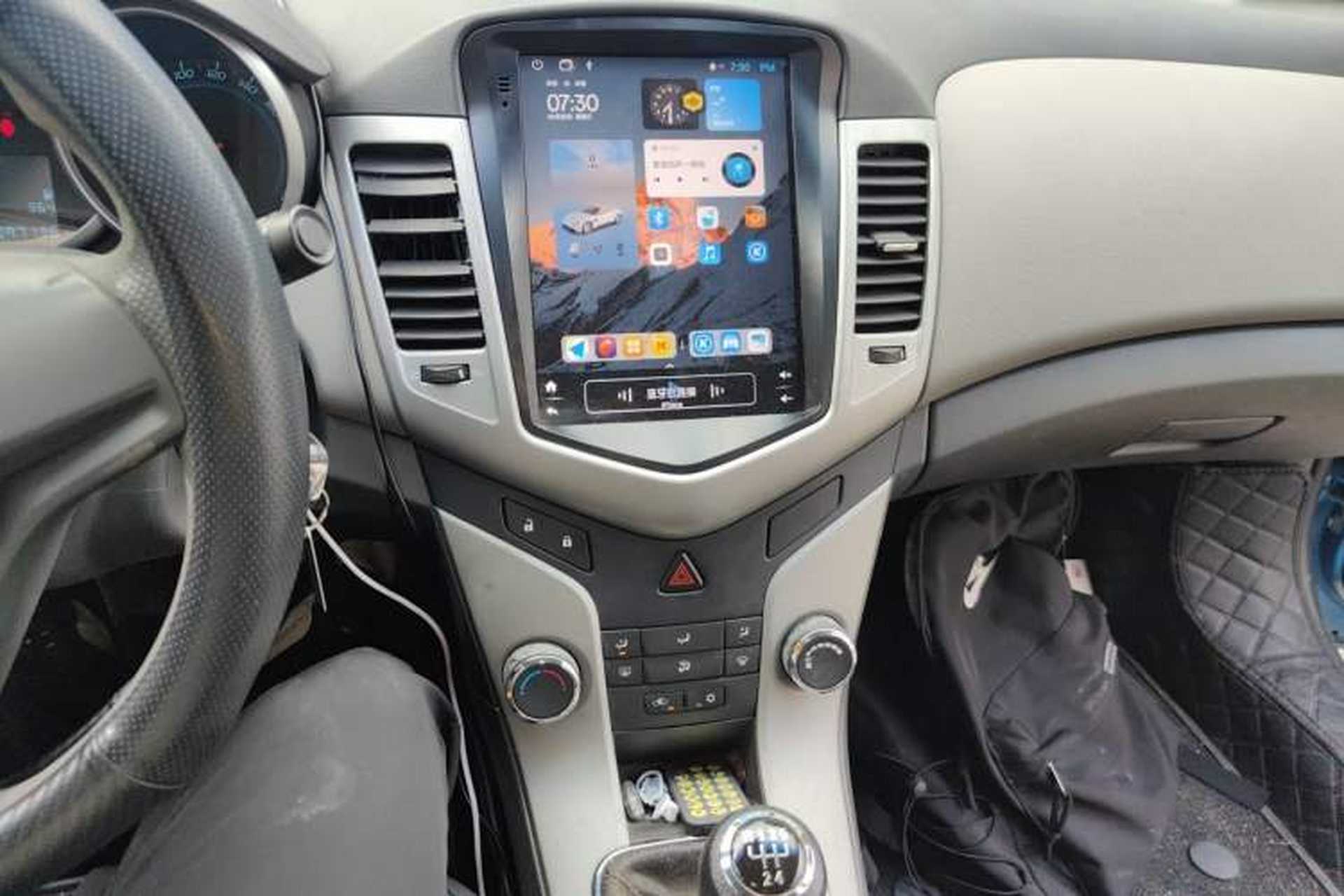 Used Chevrolet Cruze 2012 1.6L SL MT Audio And AC Panel