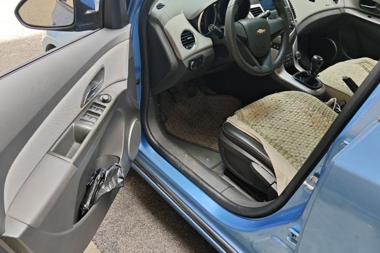 Used Chevrolet Cruze 2012 1.6L SE MT Driver Seat