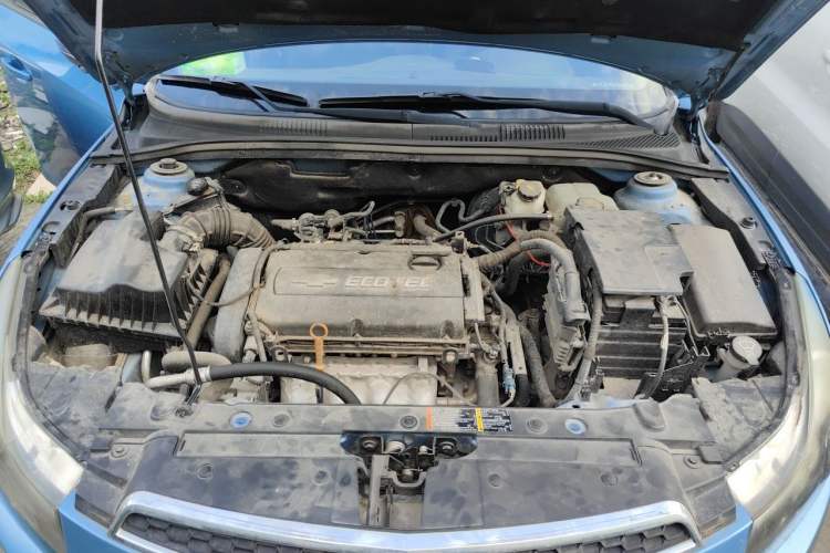 Used Chevrolet Cruze 2012 1.6L SL MT Engine Bay