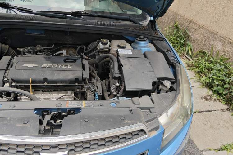 Used Chevrolet Cruze 2012 1.6L SE MT Engine Bay Left