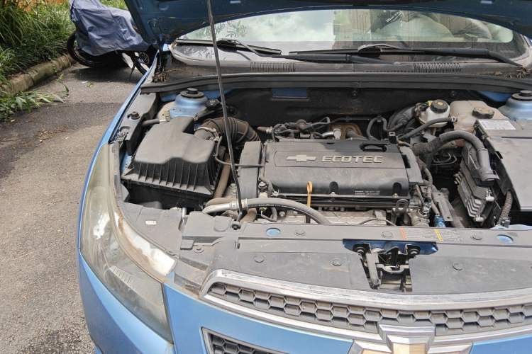 Used Chevrolet Cruze 2012 1.6L SE MT Engine Bay Right