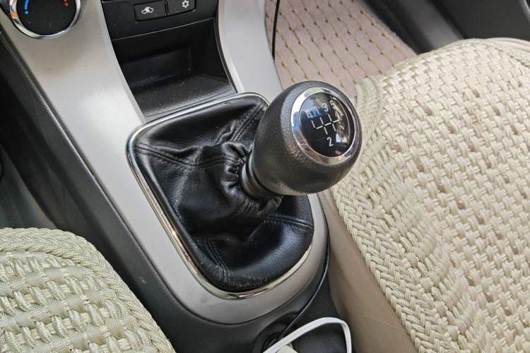 Used Chevrolet Cruze 2012 1.6L SE MT Gear Lever