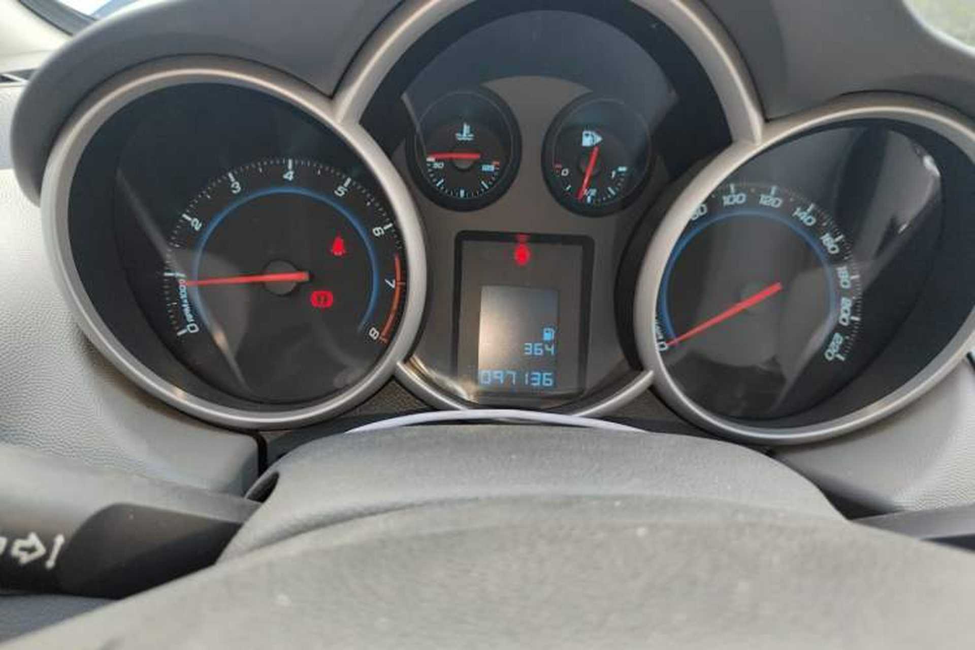 Used Chevrolet Cruze 2012 1.6L SL MT Instrument Cluster