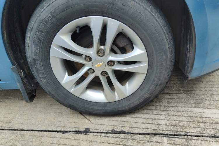 Used Chevrolet Cruze 2012 1.6L SL MT Right Front Wheel Hub