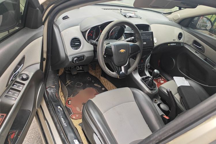 Used Chevrolet Cruze 2012 1.6L SE MT Driver Seat