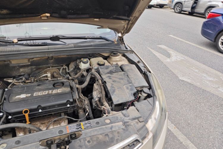 Used Chevrolet Cruze 2012 1.6L SE MT Engine Bay Left