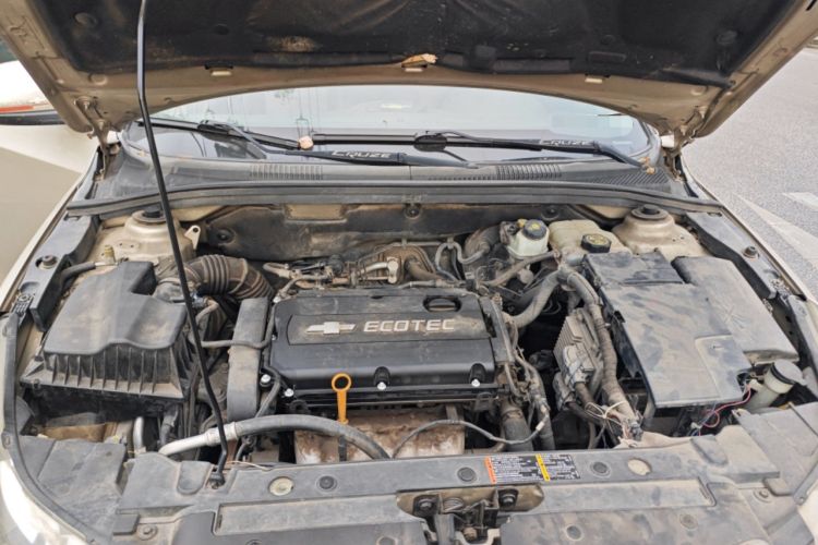 Used Chevrolet Cruze 2012 1.6L SE MT Engine Bay
