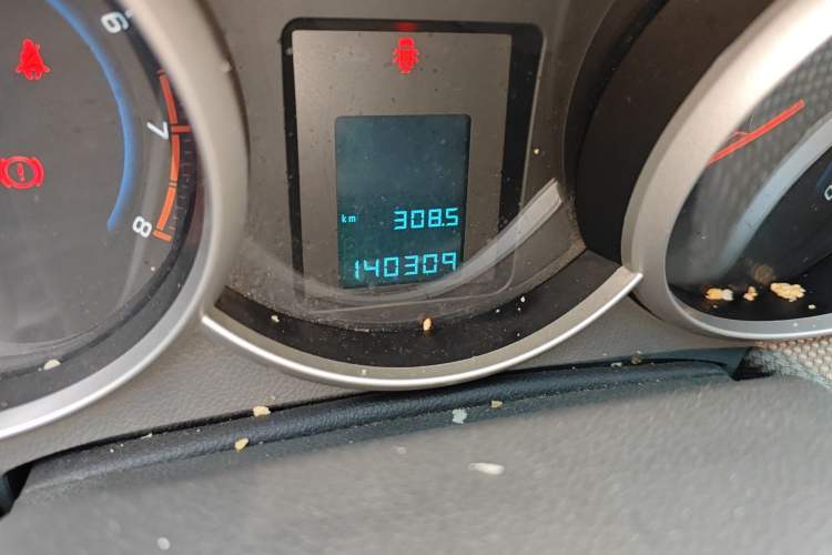 Used Chevrolet Cruze 2012 1.6L SE MT Odometer Close Up