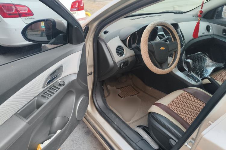 Used Chevrolet Cruze 2012 1.8L SE AT Driver Seat
