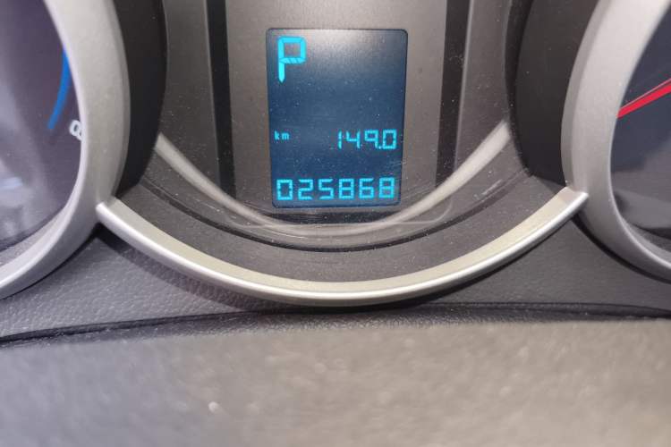 Used Chevrolet Cruze 2012 1.8L SE AT Odometer Close Up