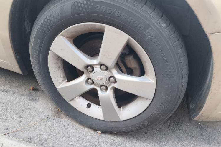 Used Chevrolet Cruze 2012 1.8L SE AT Right Front Wheel Hub