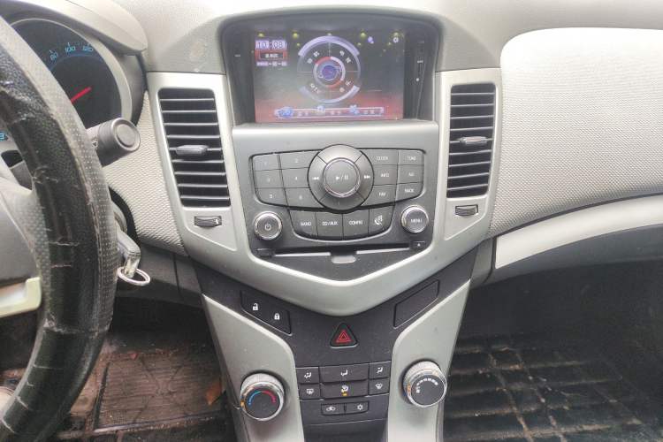 Used Chevrolet Cruze 2012 1.6L SE MT Audio And AC Panel